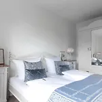 Balthazar Iphofen, Ohne Fruehstueck, Naehe Marktplatz, Knauf Gips Kg Und Connekt, Weingut Wirsching, Tv Mirroring 55