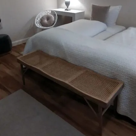 Balthazar Iphofen, Klimatisiert, Naehe Marktplatz, Knauf Gips Kg Und Connekt Kitzingen, Vdp Weingut Wirsching, Tv Mirroring 55