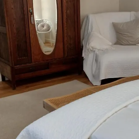 Balthazar Iphofen, Klimatisiert, Naehe Marktplatz, Knauf Gips Kg Und Connekt Kitzingen, Vdp Weingut Wirsching, Tv Mirroring 55