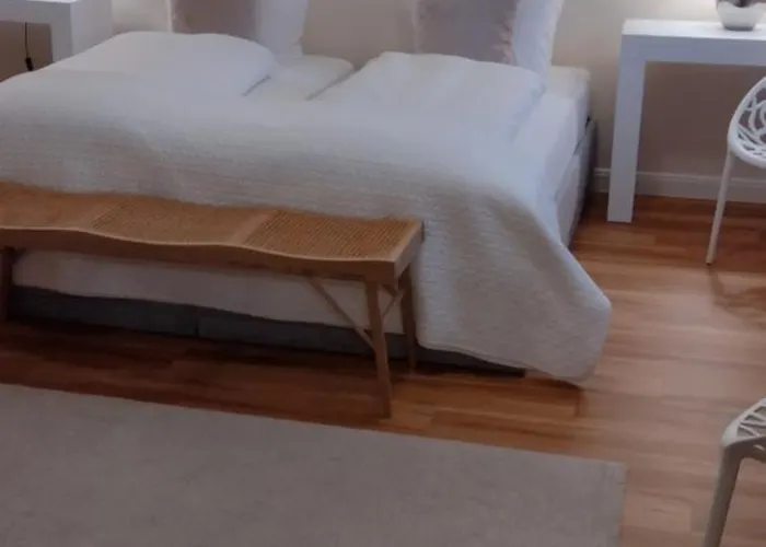 Balthazar Iphofen, Ohne Fruehstueck, Naehe Marktplatz, Knauf Gips Kg Und Connekt, Weingut Wirsching, Tv Mirroring 55